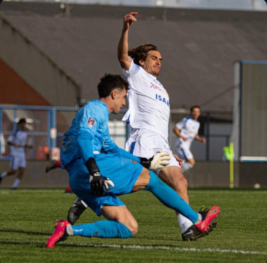 Azione di Sbaffo durante Latina-Siracusa 2-1. Immagine principale per le pagelle di Pianeta Siracusa