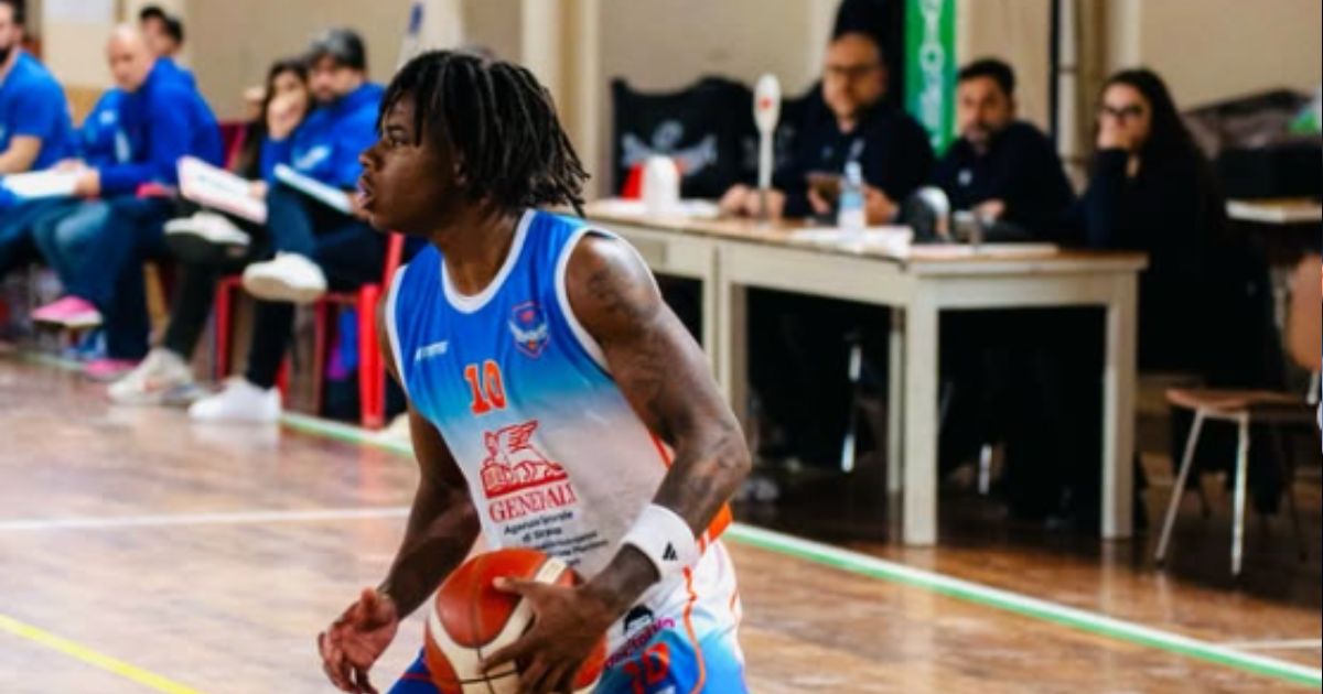 Dix Graziotto playmaker del Siracusa Basket durante una fase di gioco