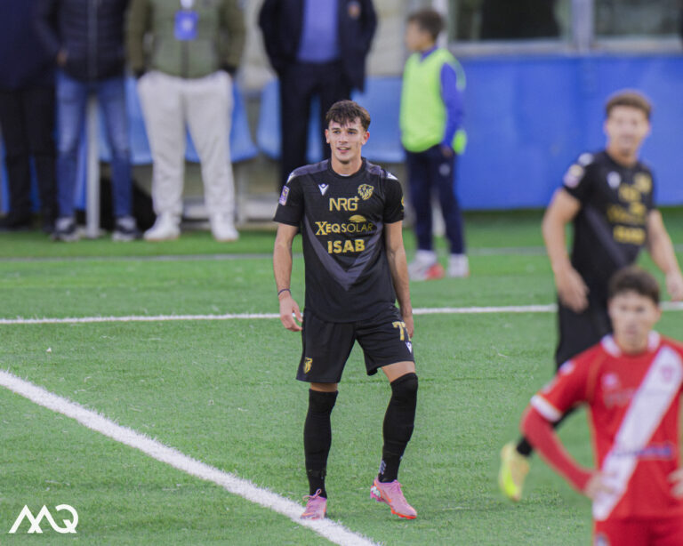 Sebastiano Di Paolo esulta dopo la doppietta in Siracusa-Atalanta U23 allo Stadio De Simone